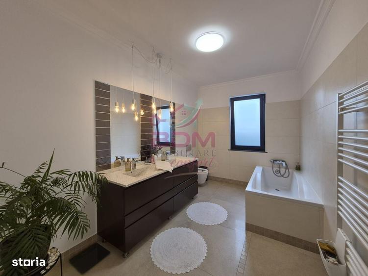 Casă cu 4 camere cu Teren 750 Mp în Central