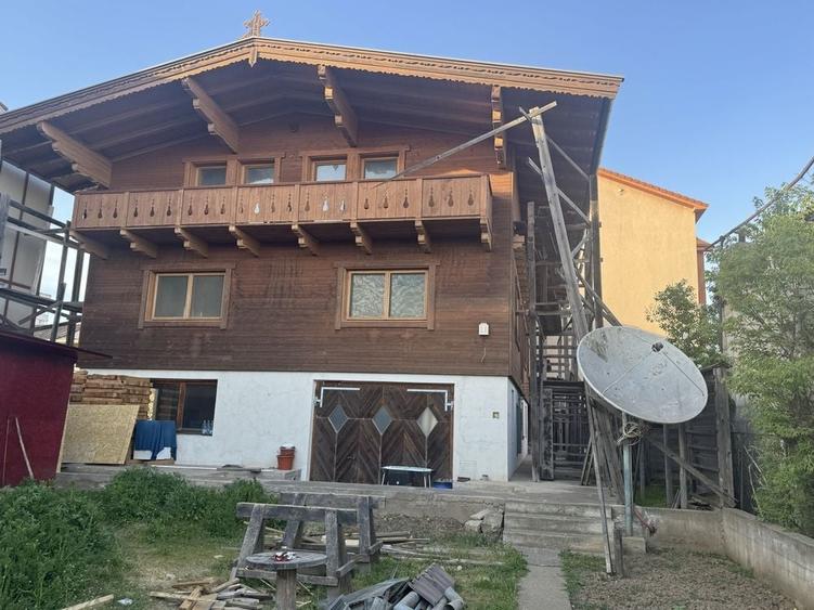 Casă cu 4 camere în Central