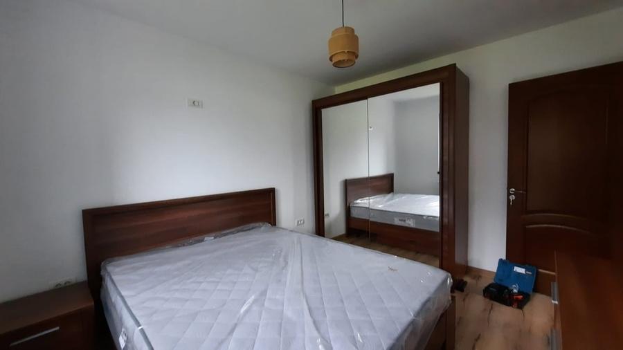 Casă cu 2 camere cu Teren 795 Mp în Regie