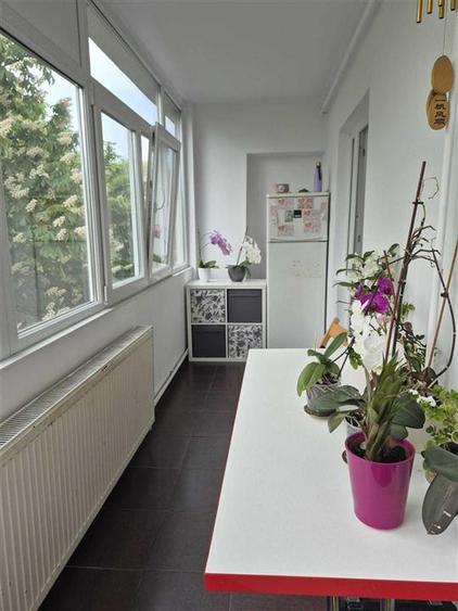 Apartament cu 3 camere decomandat în Nicolina