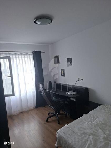 Apartament cu 3 camere decomandat în Europa