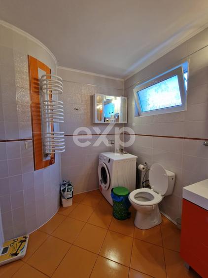 Casă individuală cu 5 camere cu Canalizare în Mărginenii de Sus