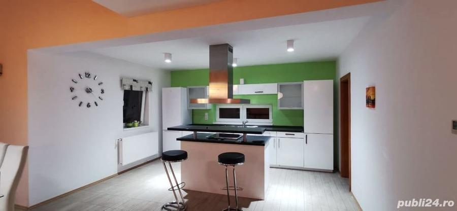 Casă cu 5 camere în Santăul Mare