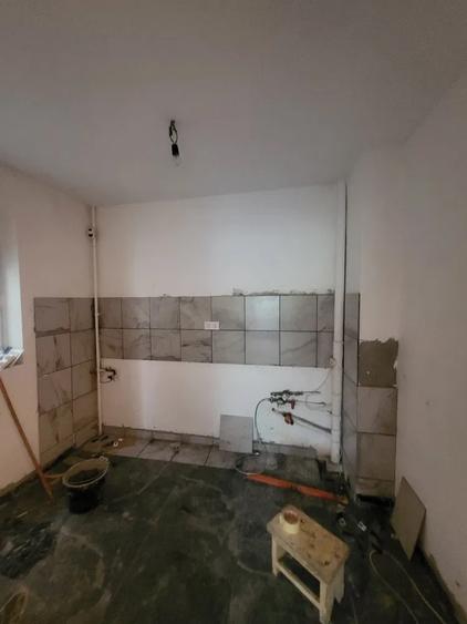 Apartament cu 3 camere decomandat în Drumul Taberei