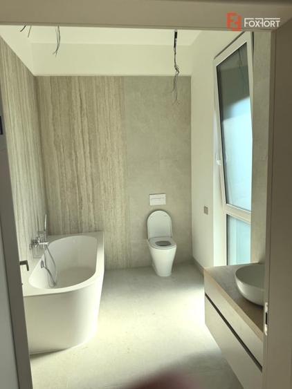 Apartament cu 4 camere decomandat, mobilat în Torontalului