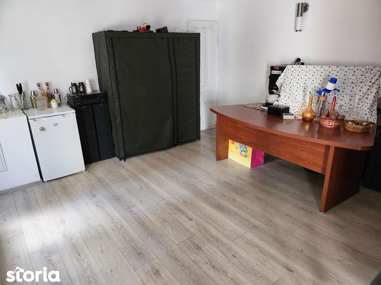 Casă cu 9 camere cu Teren 260 Mp în Central