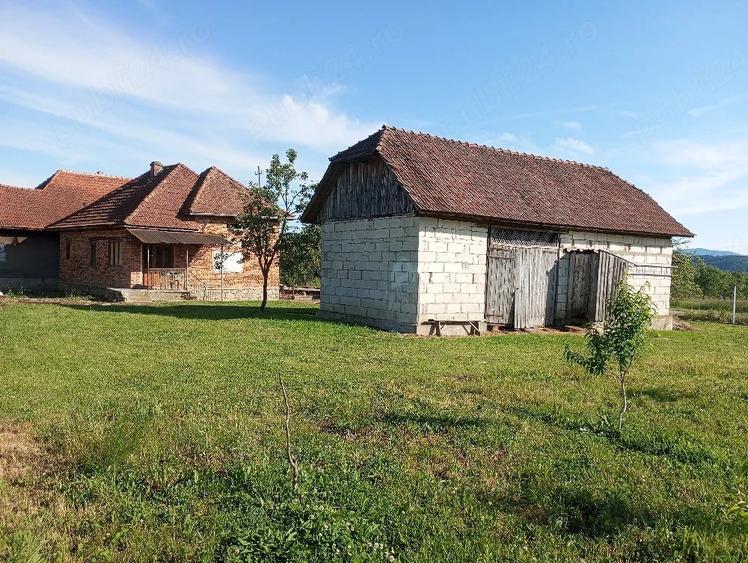 Casă cu 2 camere cu Teren 4707 Mp în Hălmăgel