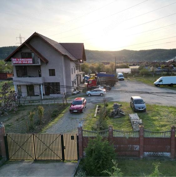 Casă cu 3 camere cu Teren 7773 Mp în Central