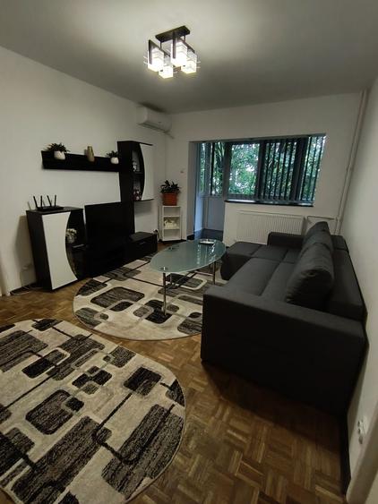 Apartament cu 2 camere semidecomandat în Apărătorii Patriei