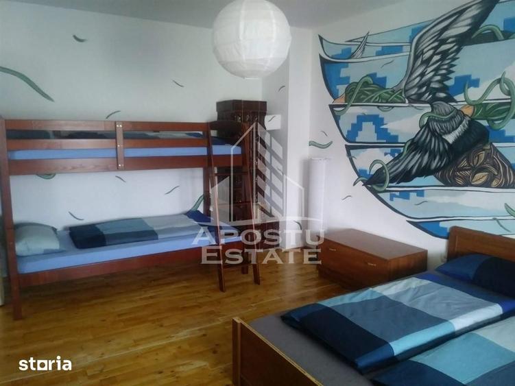 Casă cu 8 camere cu Teren 1226 Mp în Eșelnița