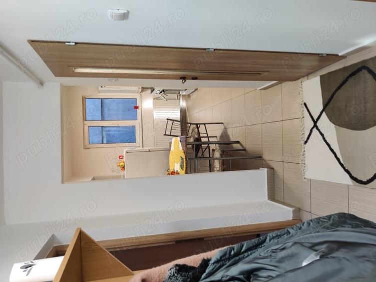Apartament cu 3 camere decomandat în Tractorul
