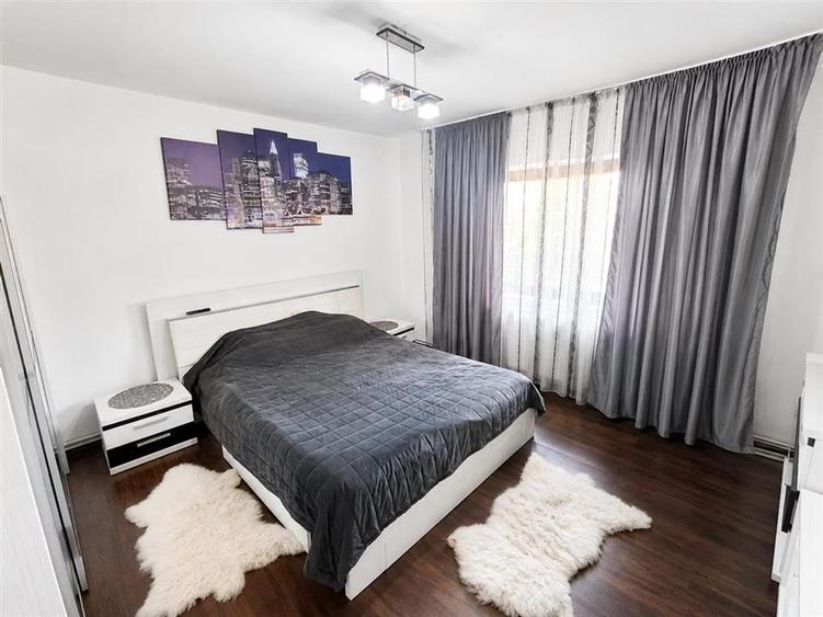 Casă individuală cu 6 camere cu Teren 300 Mp în Șelimbăr
