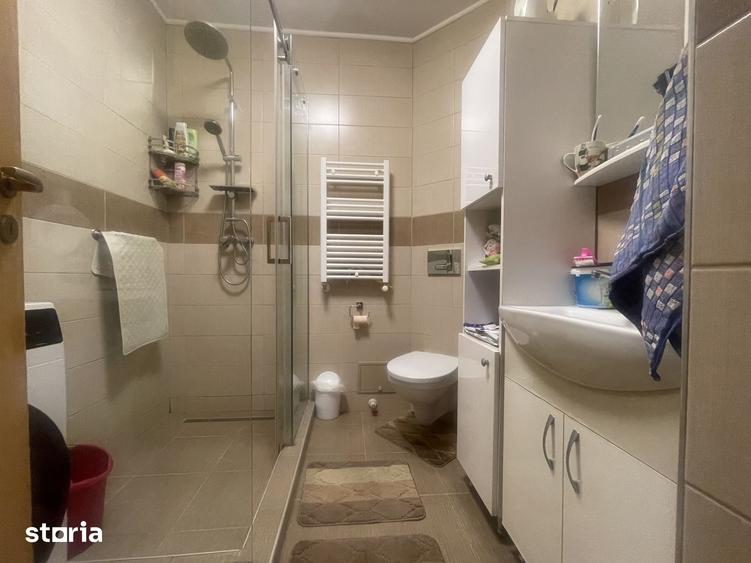 Apartament cu 3 camere decomandat în Sub Arini