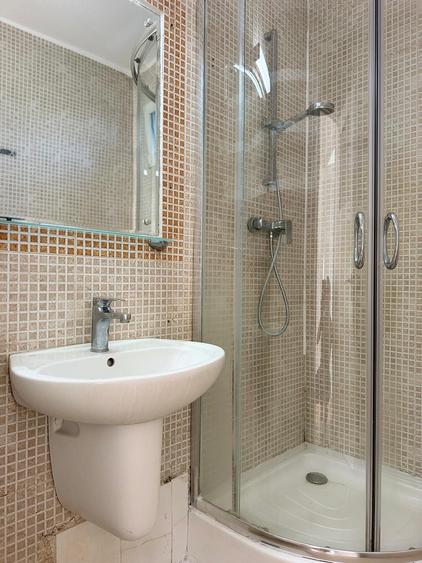 Apartament cu 4 camere decomandat în Drumul Taberei