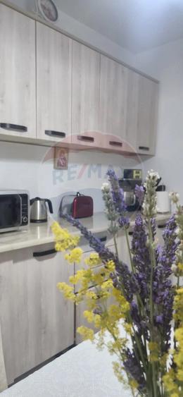 Apartament cu 3 camere semidecomandat în Sud