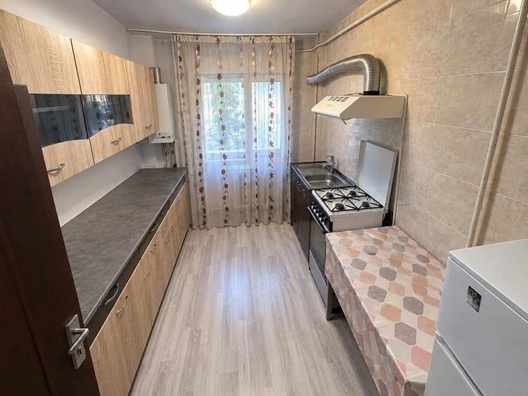 Apartament cu 2 camere decomandat în Podu Roș