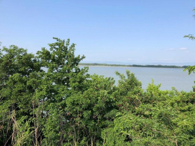 Teren de 2200 mp, în Furcenii Noi
