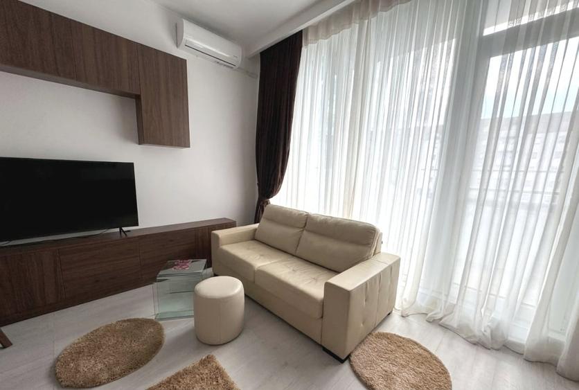 Apartament cu 3 camere semidecomandat, mobilat în Pipera