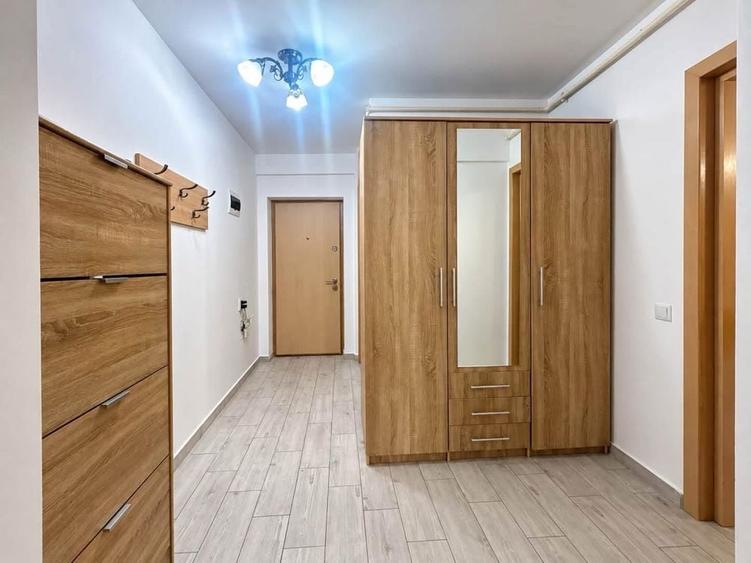 Apartament cu 2 camere decomandat în Tractorul