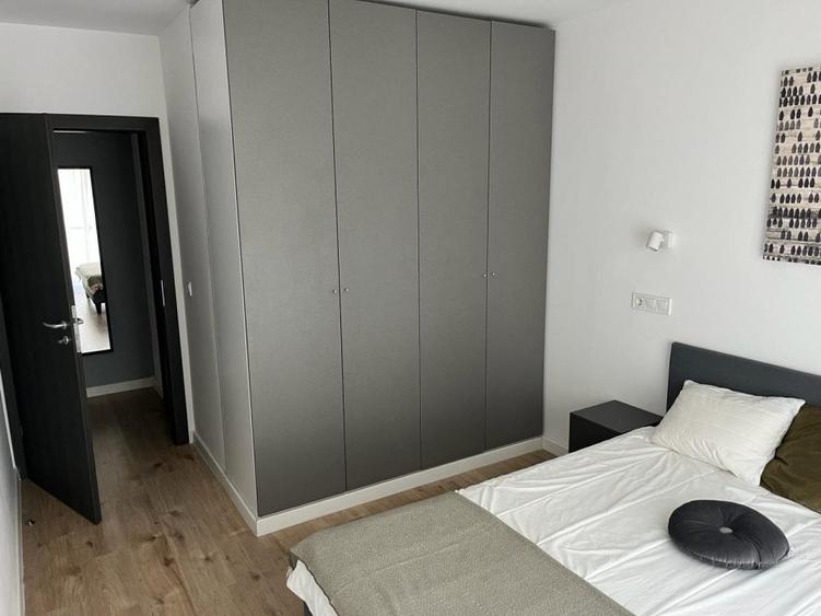 Apartament cu 3 camere decomandat, mobilat în Barbu Văcărescu