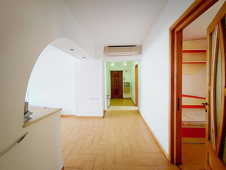 Apartament cu 4 camere decomandat, mobilat în Trocadero