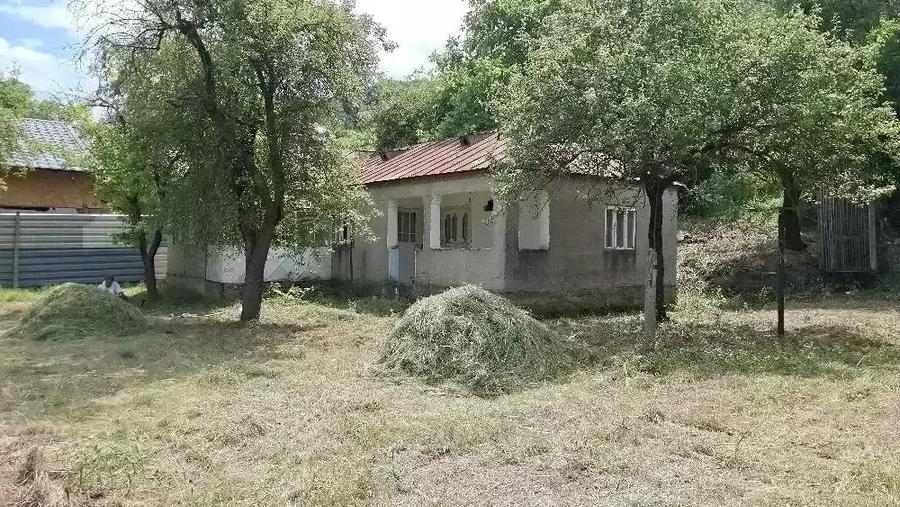 Casă cu 4 camere cu Teren 5574 Mp în Vulcăneasa