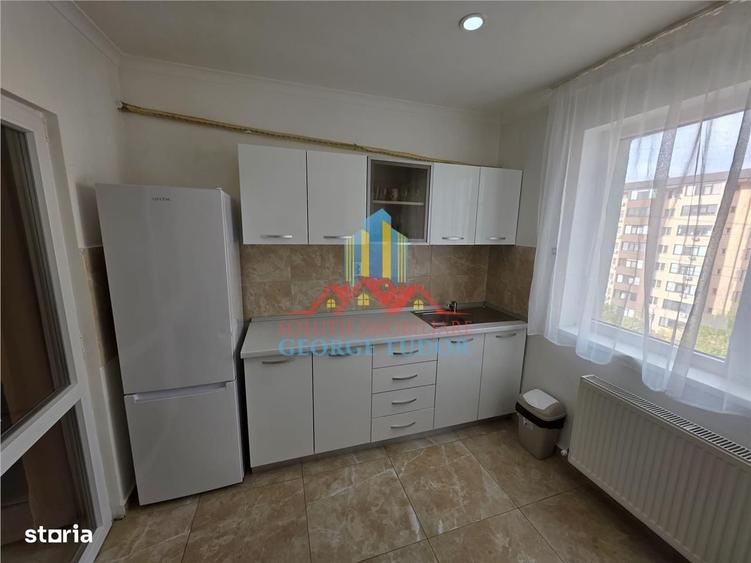 Apartament cu 2 camere decomandat în Roșu