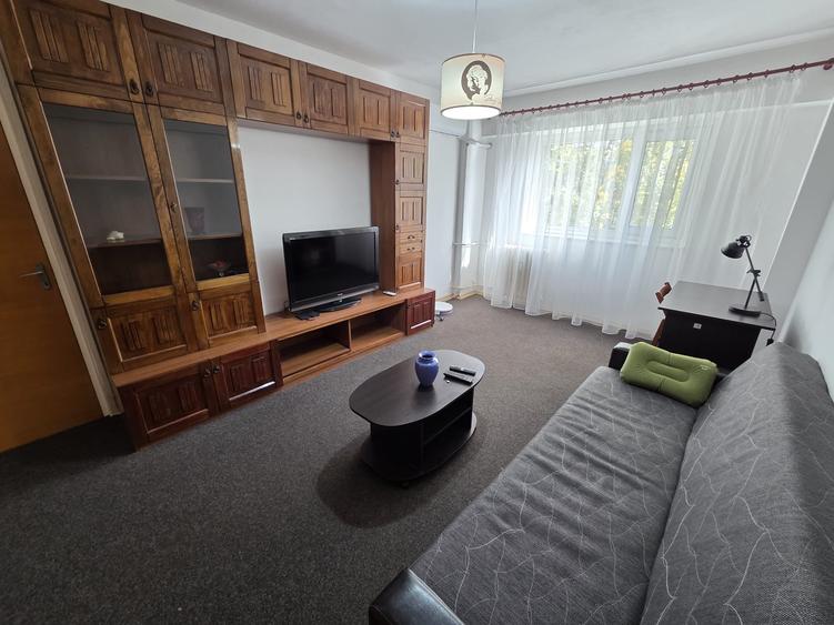 Apartament cu 2 camere semidecomandat în Văcăresti