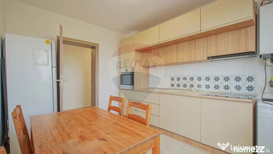 Apartament cu 3 camere decomandat în IAR