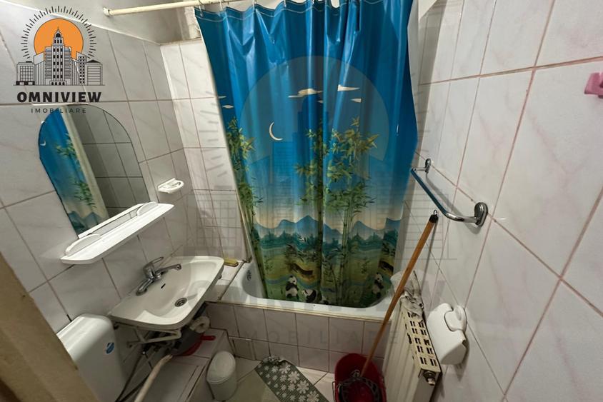 Garsonieră decomandată în Noua