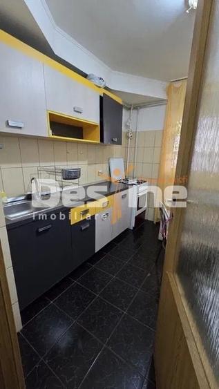 Apartament cu 3 camere decomandat, mobilat în Rahova
