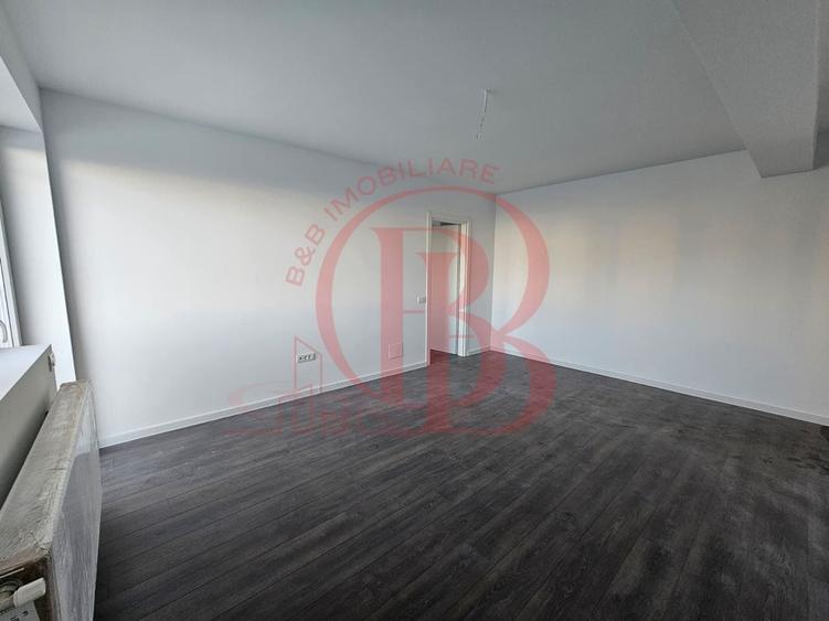 Apartament cu 3 camere semidecomandat în Theodor Pallady