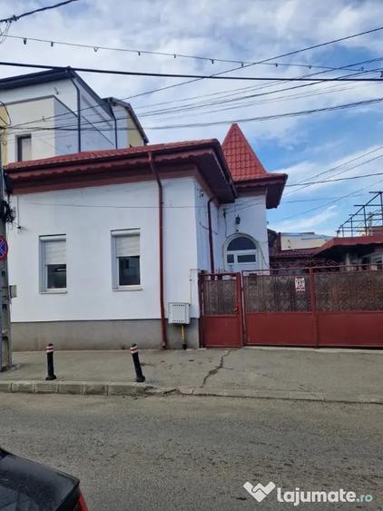 Casă cu 3 camere în Central