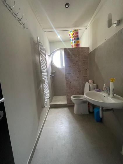 Apartament cu 2 camere decomandat, mobilat în Central