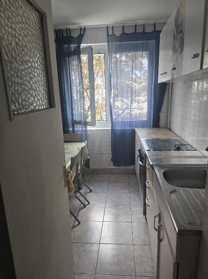 Apartament cu 3 camere semidecomandat în Dristor