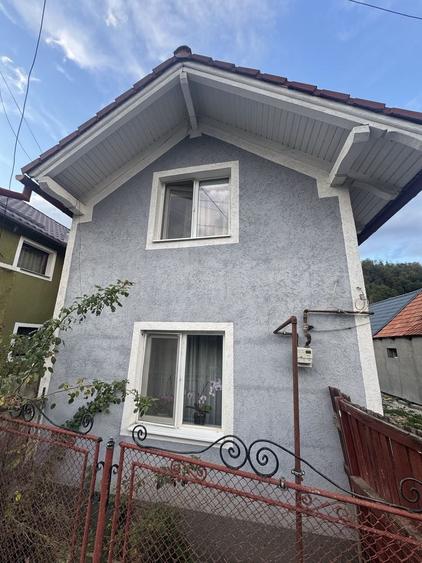 Casă cu 3 camere cu Teren 700 Mp în Central
