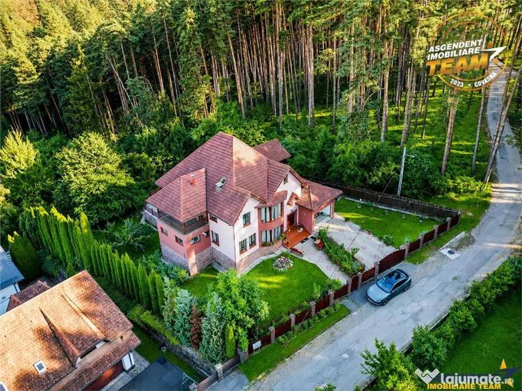 Casă cu 15 camere cu Teren 1398 Mp în Central