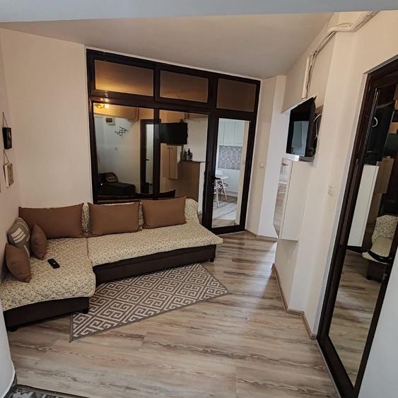 Apartament cu 2 camere decomandat în Exterior Vest