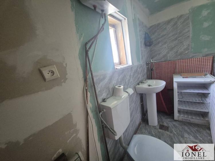 Casă cu 2 camere cu Teren 2651 Mp în Central