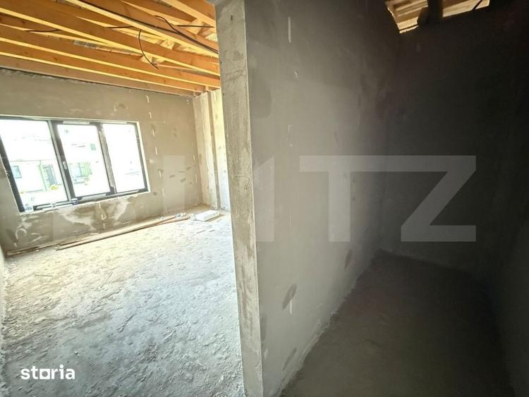 Casă cu 5 camere cu Teren 389 Mp în Cârcea