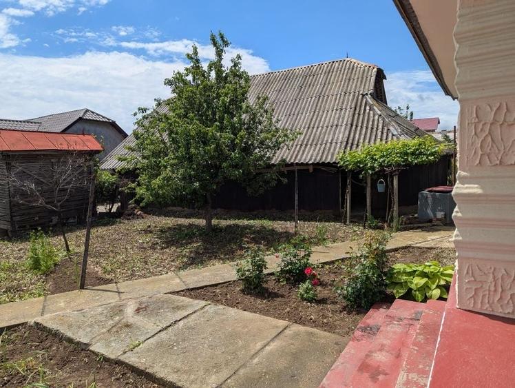 Casă cu 3 camere în Păunești
