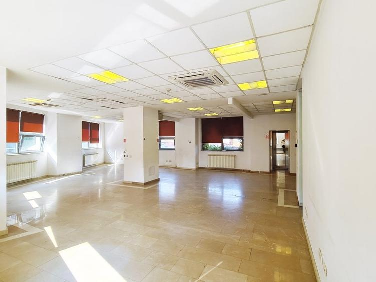 Birou, de 286 mp, în Romană