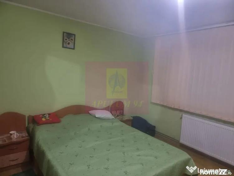 Casă cu 7 camere cu Teren 1500 Mp în Islaz