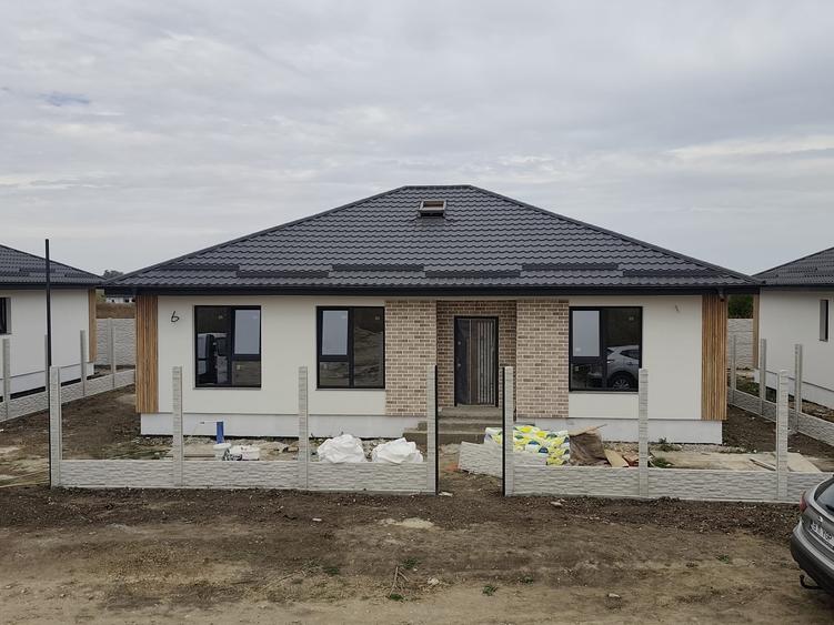 Casă cu 4 camere cu Teren 380 Mp în Bâcu
