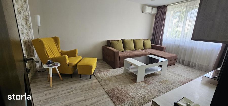 Apartament cu 3 camere decomandat în Titan