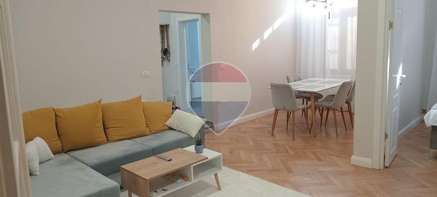 Apartament cu 3 camere decomandat, mobilat în Ultracentral