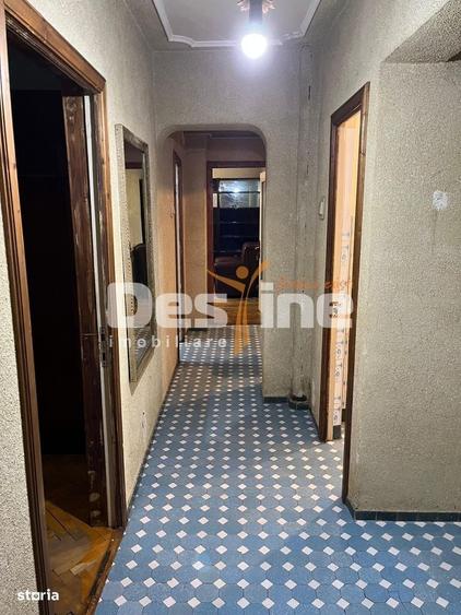 Apartament cu 3 camere decomandat în Central
