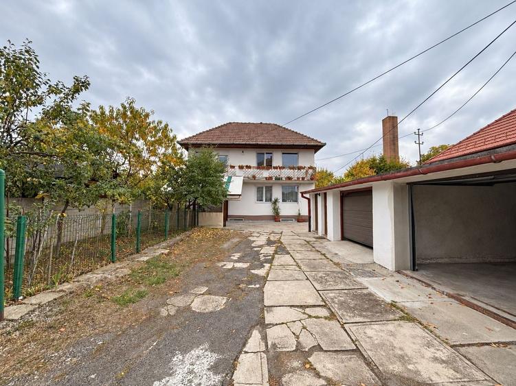 Casă individuală cu 7 camere cu Canalizare în Central