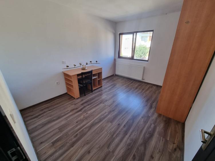 Casă individuală cu 4 camere cu Teren 200 Mp în Micești