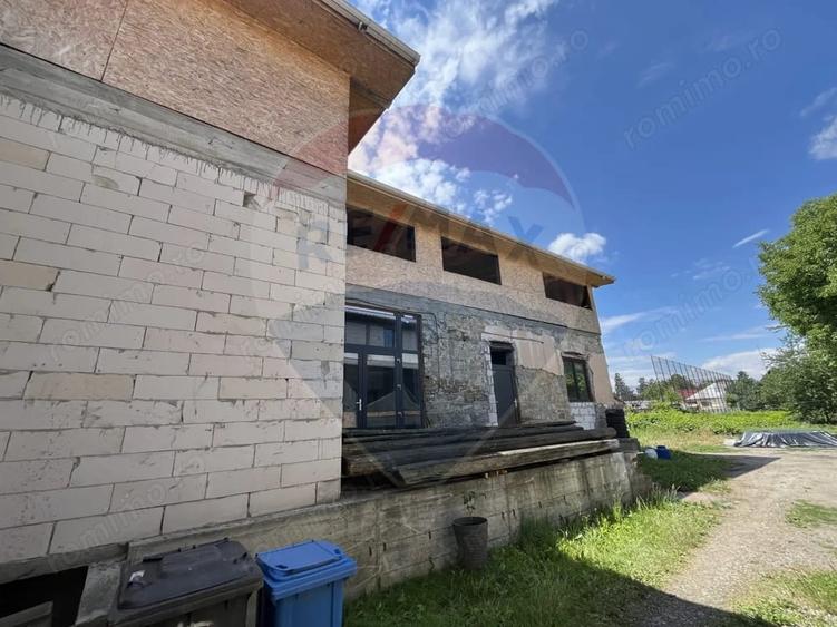 Casă cu 5 camere cu Teren 1141 Mp în Central